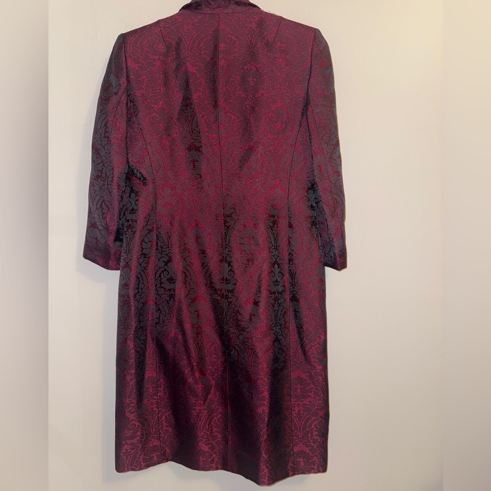 Anne Klein Burgundy & Black Jacquard Brocade Coat – Size 6 - Picture 4 of 15